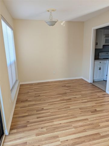 3220 69th Street F4, Galveston, TX 77551