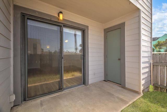 3220 69th Street F4, Galveston, TX 77551