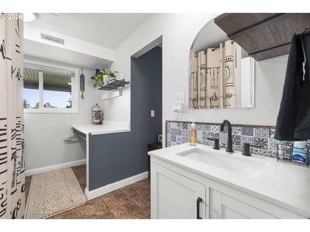 22985 Se NAOMI Ct, Damascus, OR 97089