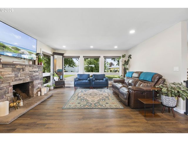 22985 Se NAOMI Ct, Damascus, OR 97089