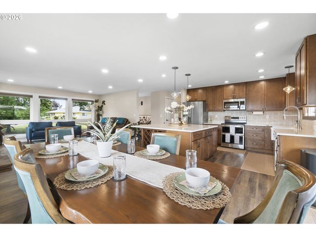 22985 Se NAOMI Ct, Damascus, OR 97089