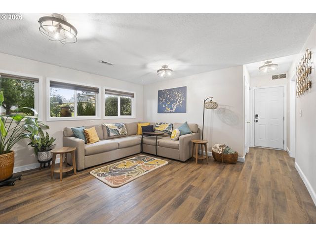 22985 Se NAOMI Ct, Damascus, OR 97089