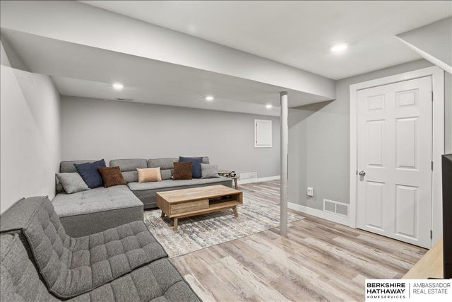 7319 S 41st Avenue, Bellevue, NE 68147