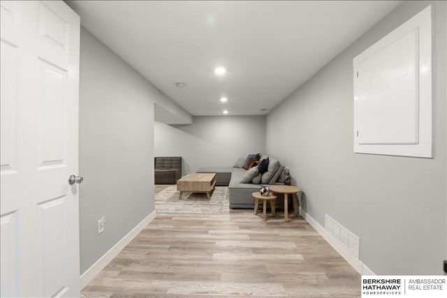 7319 S 41st Avenue, Bellevue, NE 68147