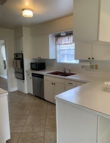 9715 Santa Monica Boulevard, Houston, TX 77089