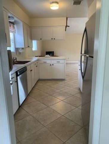 9715 Santa Monica Boulevard, Houston, TX 77089