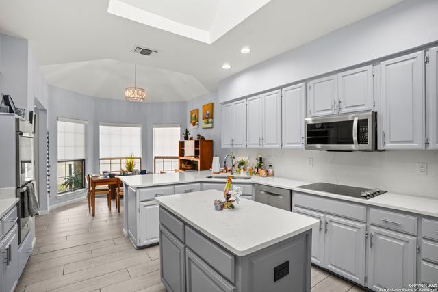 19103 W Birdsong, San Antonio, TX 78258