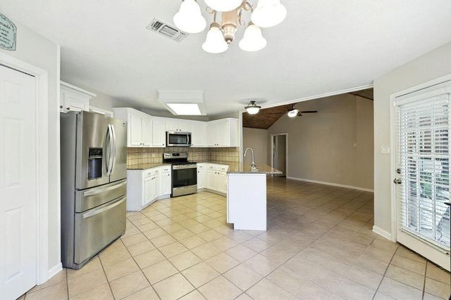 408 Aspen Bend Street, Crockett, TX 75835