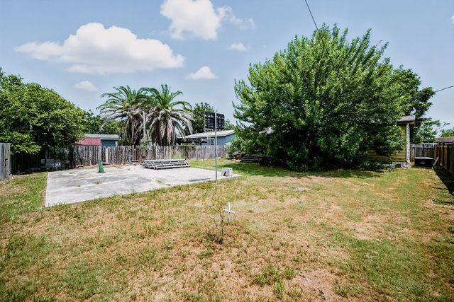 3003 Sunset Dr, Ingleside, TX 78362