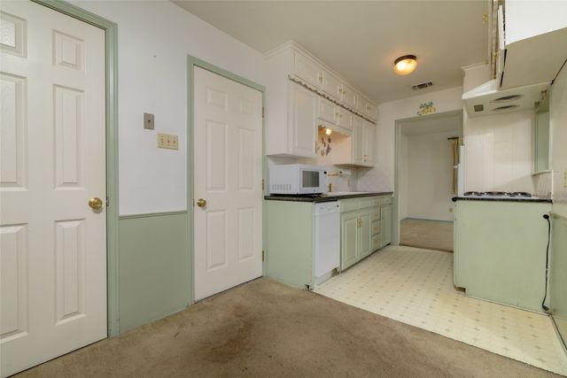 6604 Trailwood Drive, Forest Hill, TX 76140