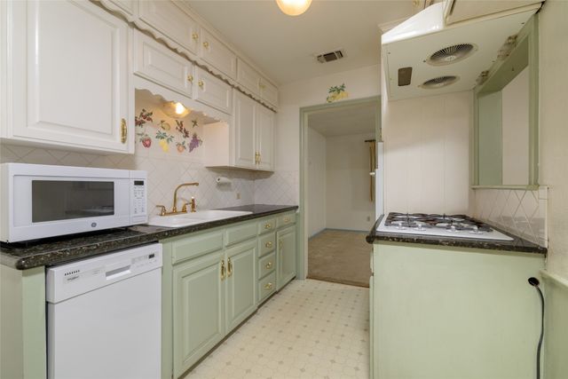 6604 Trailwood Drive, Forest Hill, TX 76140