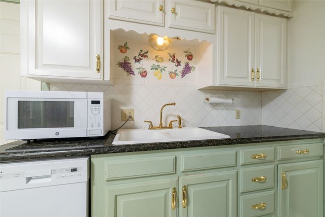 6604 Trailwood Drive, Forest Hill, TX 76140