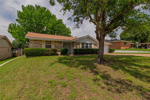 6604 Trailwood Drive, Forest Hill, TX 76140