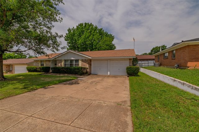 6604 Trailwood Drive, Forest Hill, TX 76140