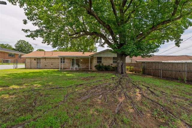 6604 Trailwood Drive, Forest Hill, TX 76140