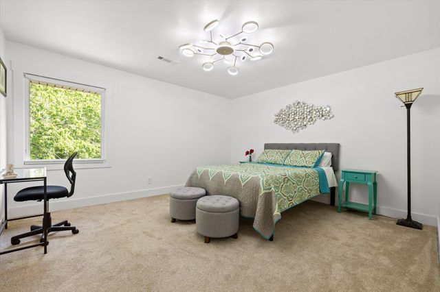 511 Barrington Road, Signal Mountain, TN 37377