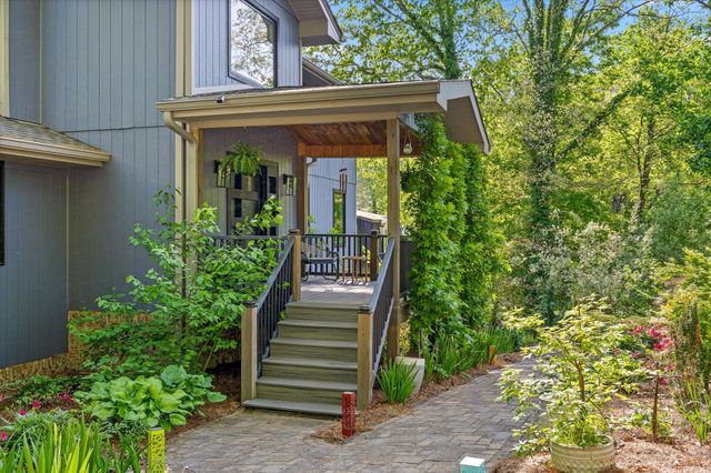 511 Barrington Road, Signal Mountain, TN 37377