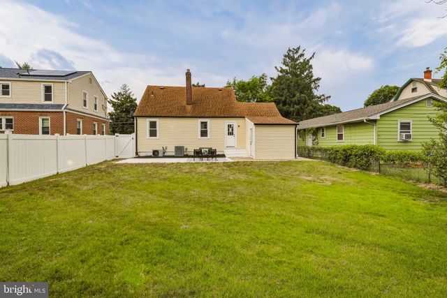 21 CEDAR AVE, Westville, NJ 08093