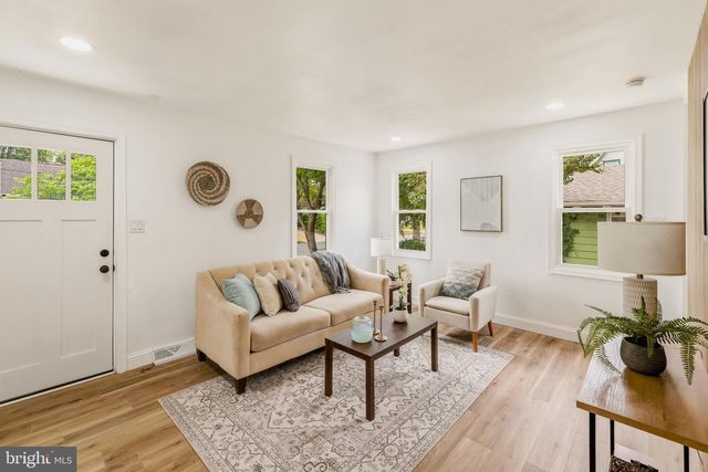 21 CEDAR AVE, Westville, NJ 08093