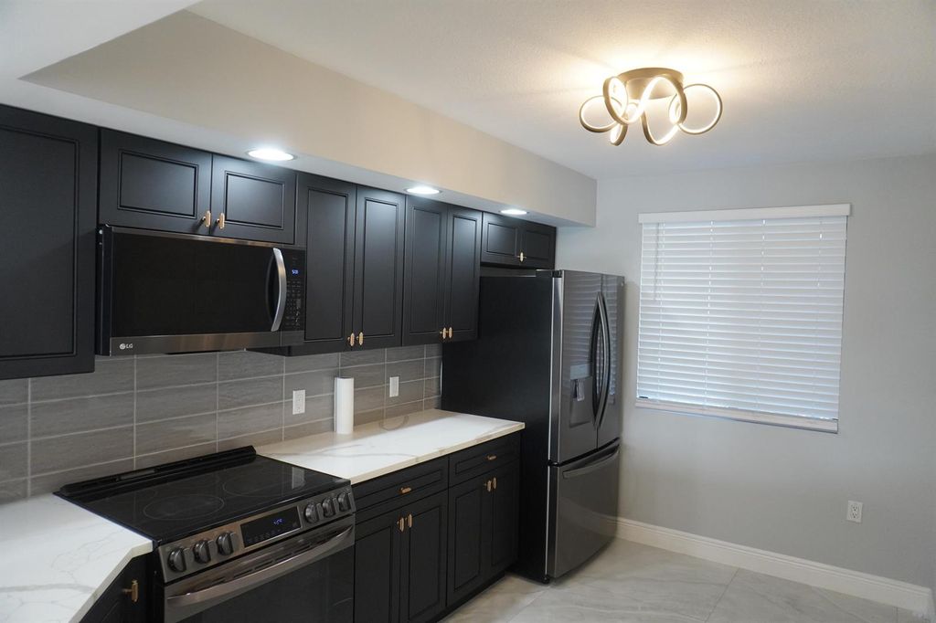 2811 Village Boulevard 201, West Palm Beach, FL 33409