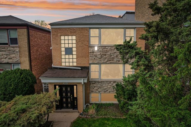 1914 W Farwell Avenue, Chicago, IL 60626