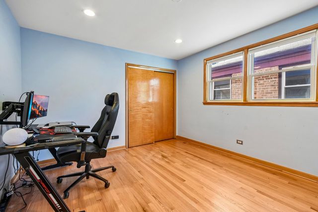 1914 W Farwell Avenue, Chicago, IL 60626