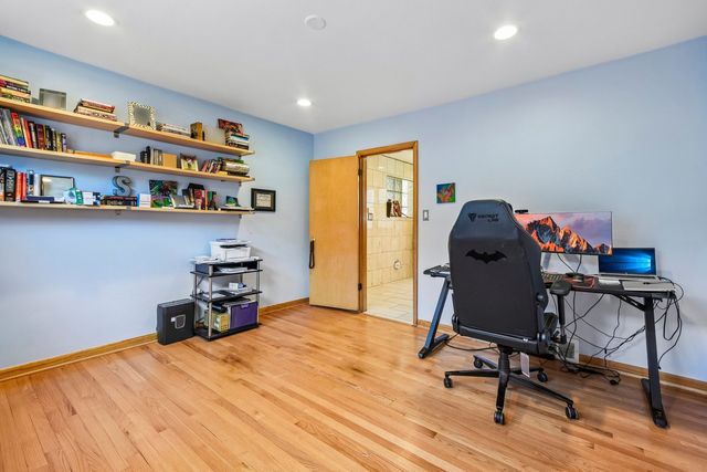 1914 W Farwell Avenue, Chicago, IL 60626