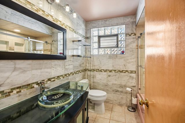 1914 W Farwell Avenue, Chicago, IL 60626
