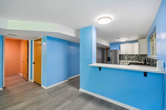 1914 W Farwell Avenue, Chicago, IL 60626