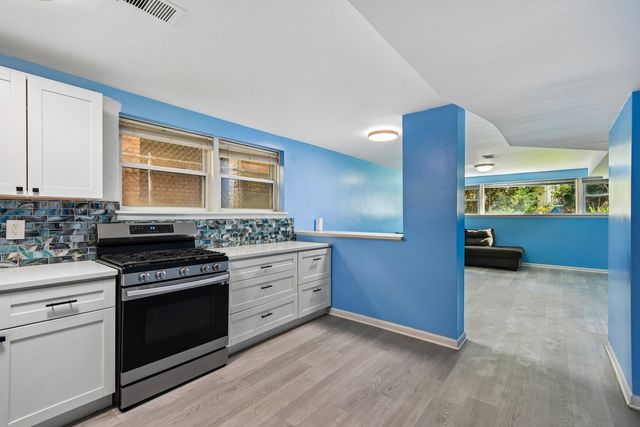 1914 W Farwell Avenue, Chicago, IL 60626