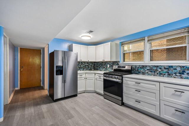 1914 W Farwell Avenue, Chicago, IL 60626