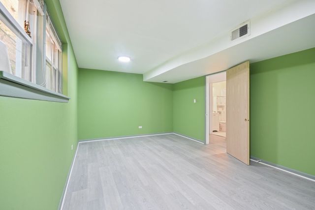 1914 W Farwell Avenue, Chicago, IL 60626
