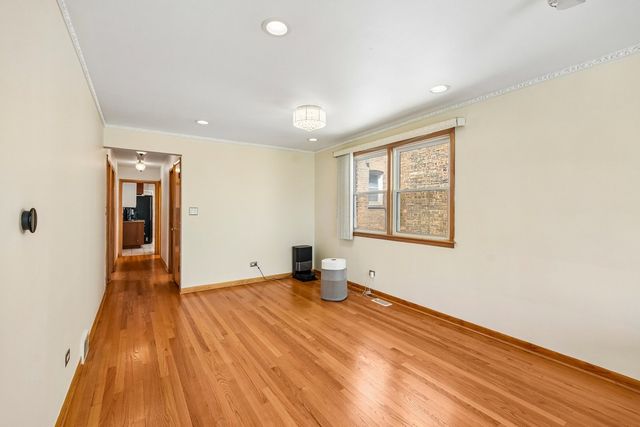 1914 W Farwell Avenue, Chicago, IL 60626