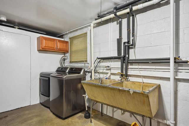 1914 W Farwell Avenue, Chicago, IL 60626