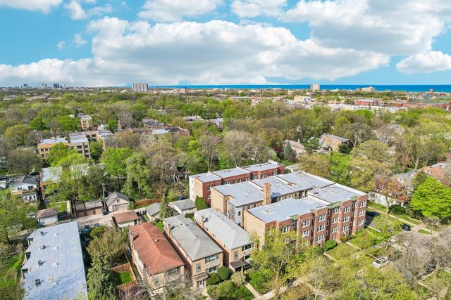 1914 W Farwell Avenue, Chicago, IL 60626