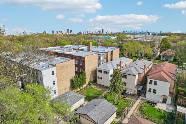 1914 W Farwell Avenue, Chicago, IL 60626