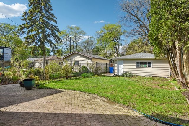 1914 W Farwell Avenue, Chicago, IL 60626