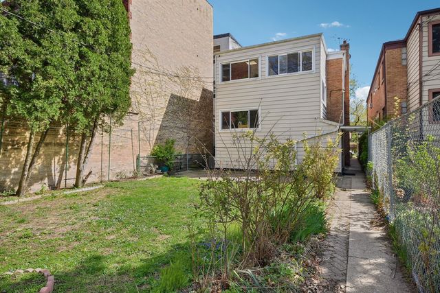 1914 W Farwell Avenue, Chicago, IL 60626
