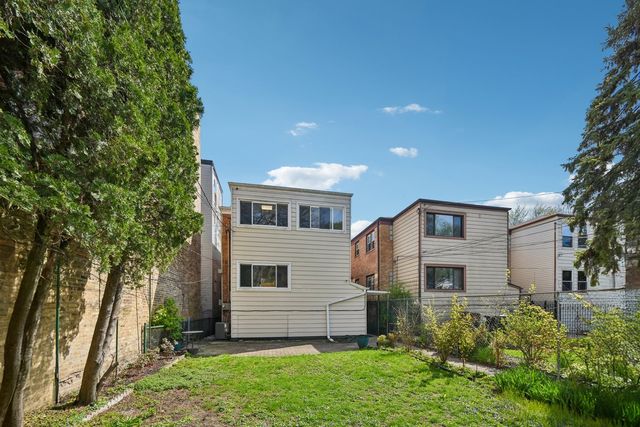 1914 W Farwell Avenue, Chicago, IL 60626