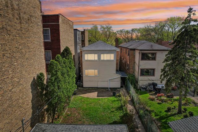 1914 W Farwell Avenue, Chicago, IL 60626