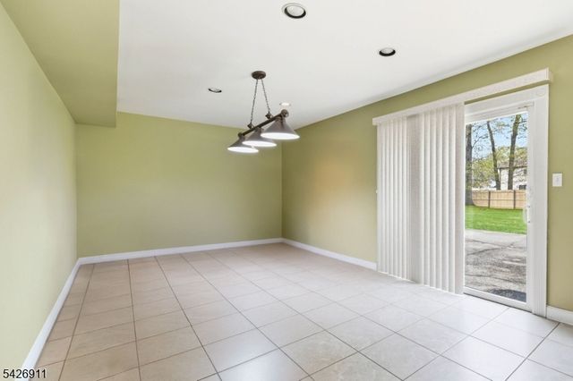 4 Winfield Dr, Parsippany-troy Hills Twp., NJ 07054