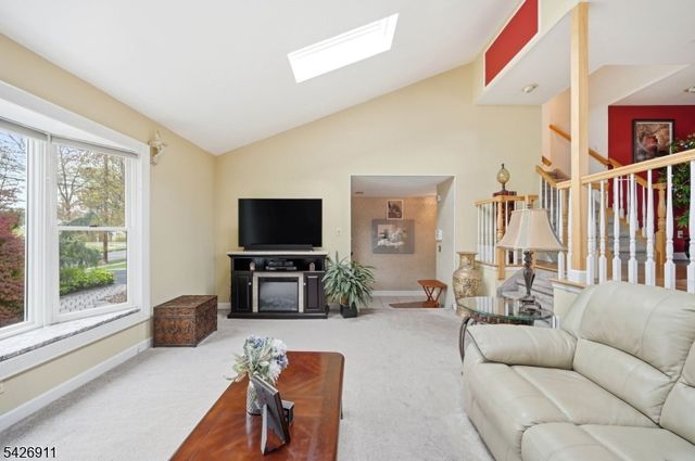 4 Winfield Dr, Parsippany-troy Hills Twp., NJ 07054