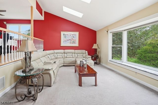 4 Winfield Dr, Parsippany-troy Hills Twp., NJ 07054