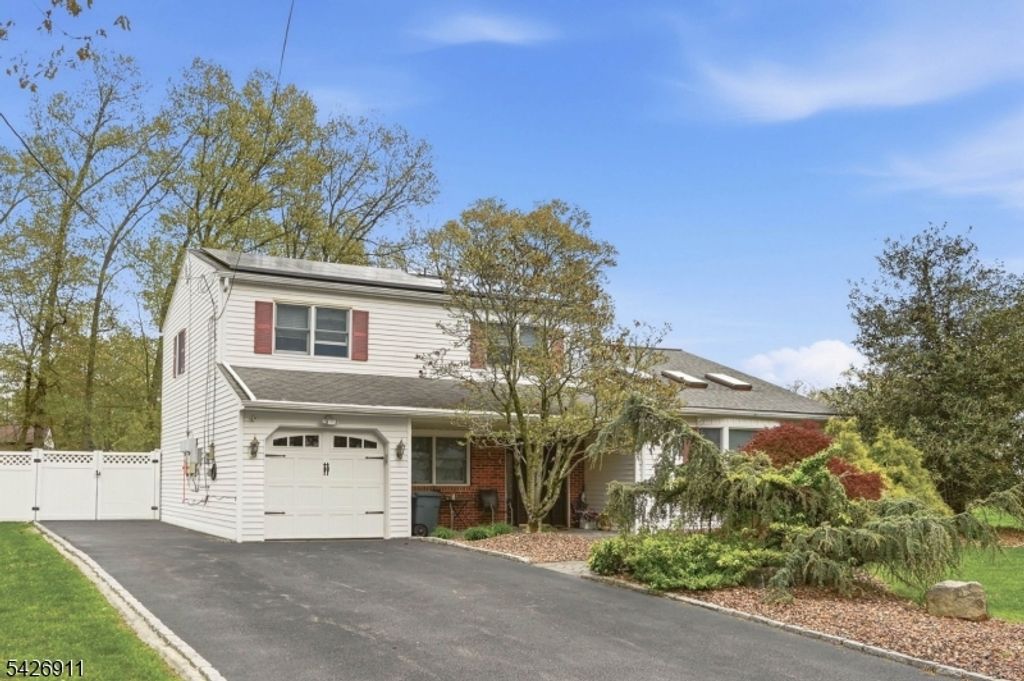 4 Winfield Dr, Parsippany-troy Hills Twp., NJ 07054