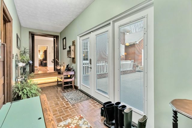 7581 MCWHORTER Road, London, KY 40741