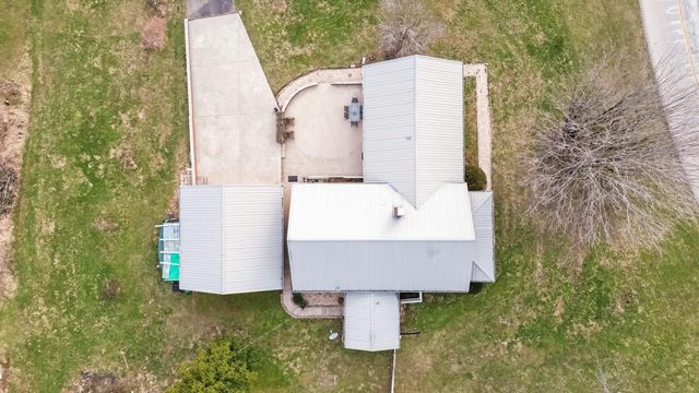 7581 MCWHORTER Road, London, KY 40741