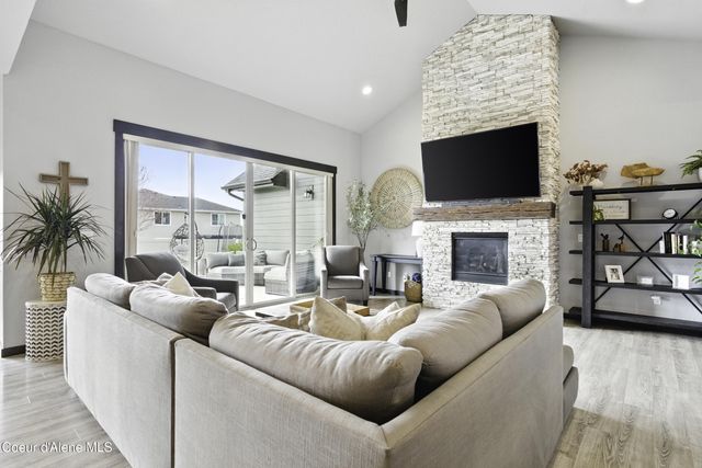7151 BAUDELAIRE DR, Coeur D'alene, ID 83815