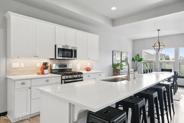 7151 BAUDELAIRE DR, Coeur D'alene, ID 83815
