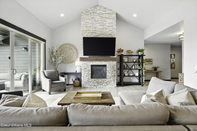 7151 BAUDELAIRE DR, Coeur D'alene, ID 83815