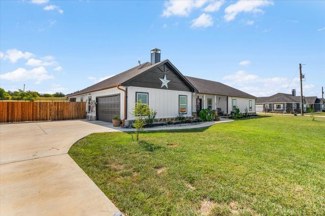 1072 Justin Drive, Springtown, TX 76082